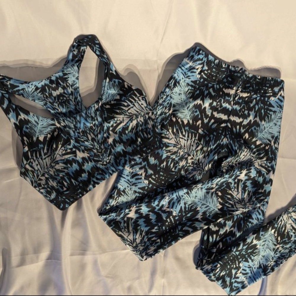 Pineapple sports bra and leggings